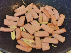 特色好吃青椒土豆炒火腿鸡蛋