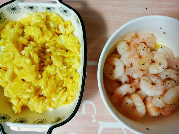 虾仁杂蔬蛋炒饭