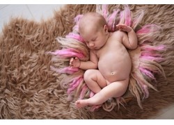 孕中期肚子发紧发胀疼痛，原因原来是这些