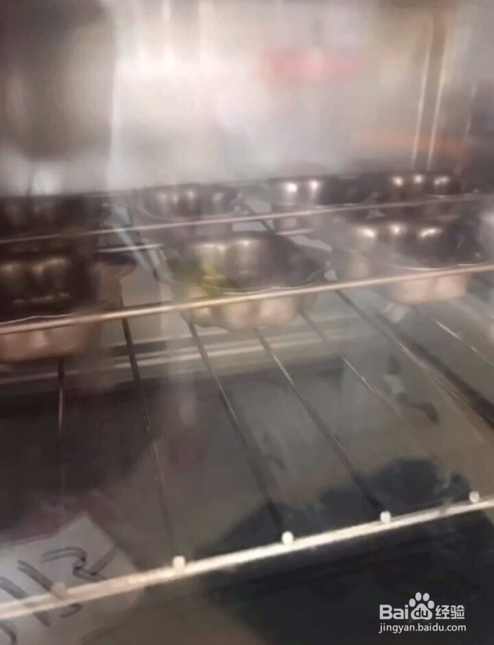 如何制作猫爪小蛋糕?