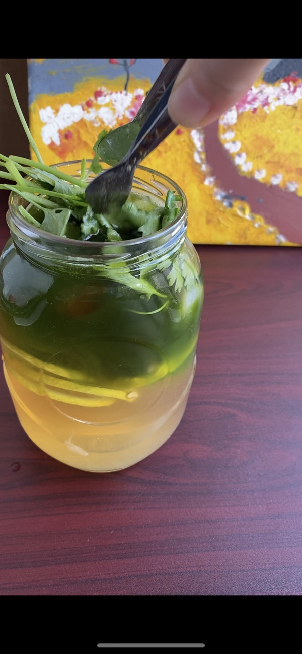 香菜手打柠檬茶