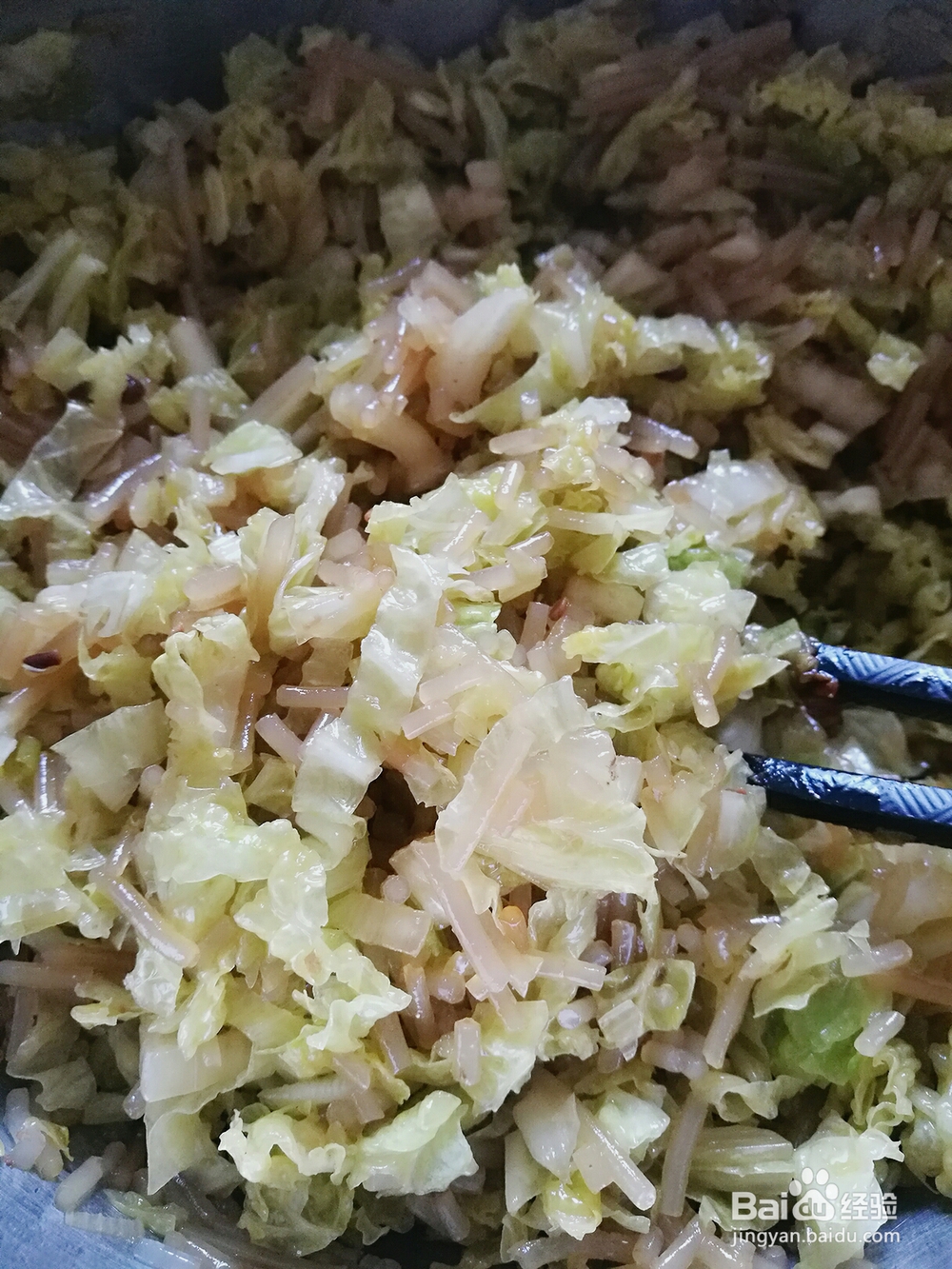 一个人做白菜粉条猪肉包