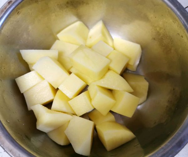 醇香啤酒鸡翅根烧土豆