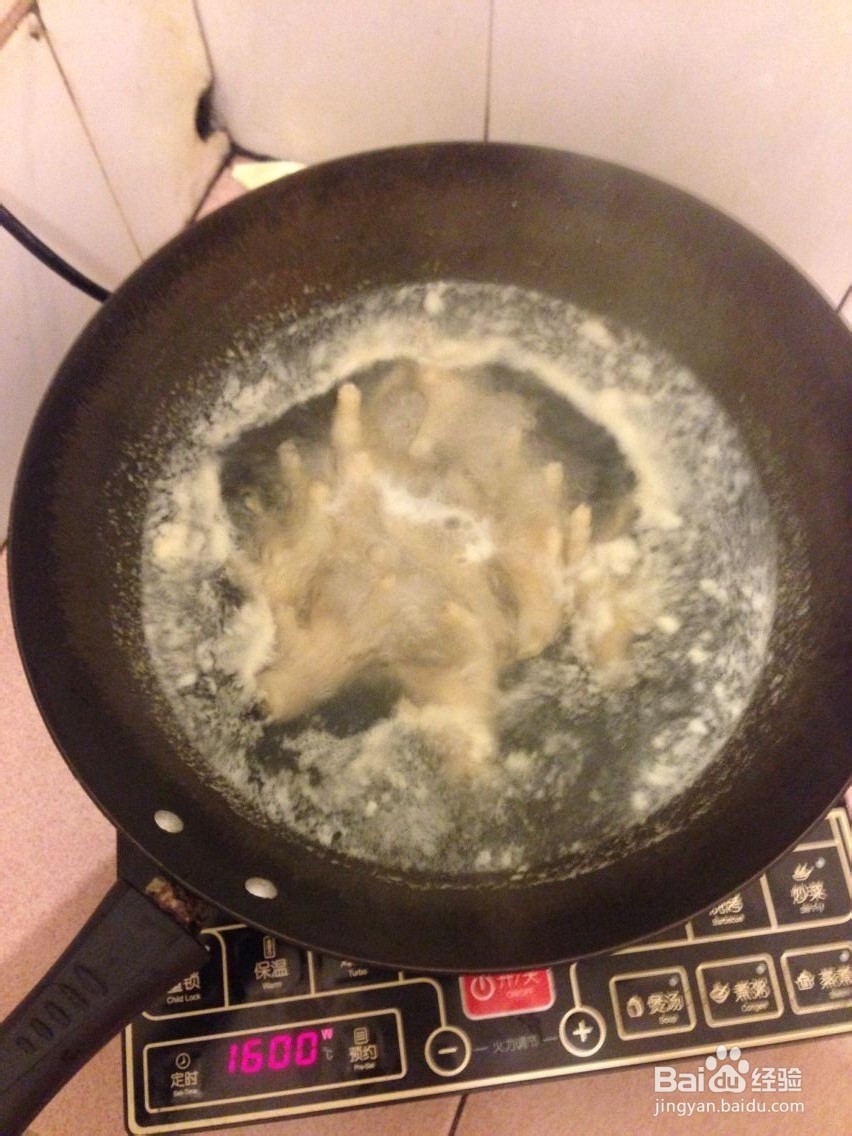 强肾抗皱美容汤：鸡爪黑豆汤