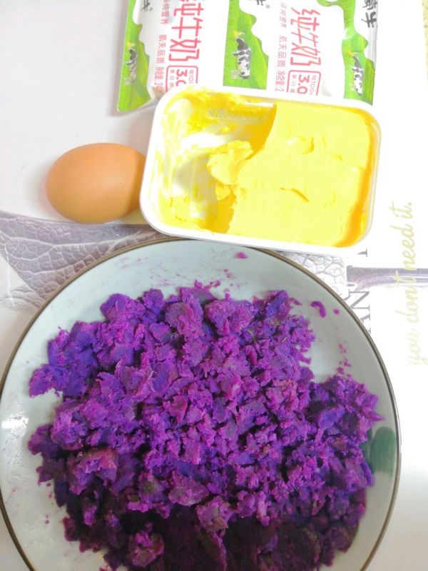 紫薯麻薯肉松软欧包