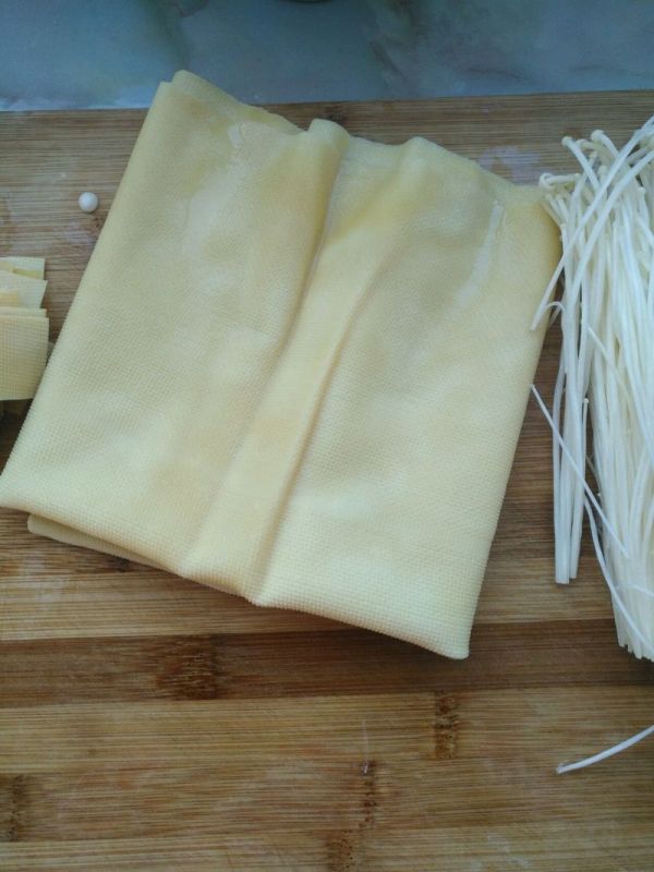 豆腐皮卷金针菇