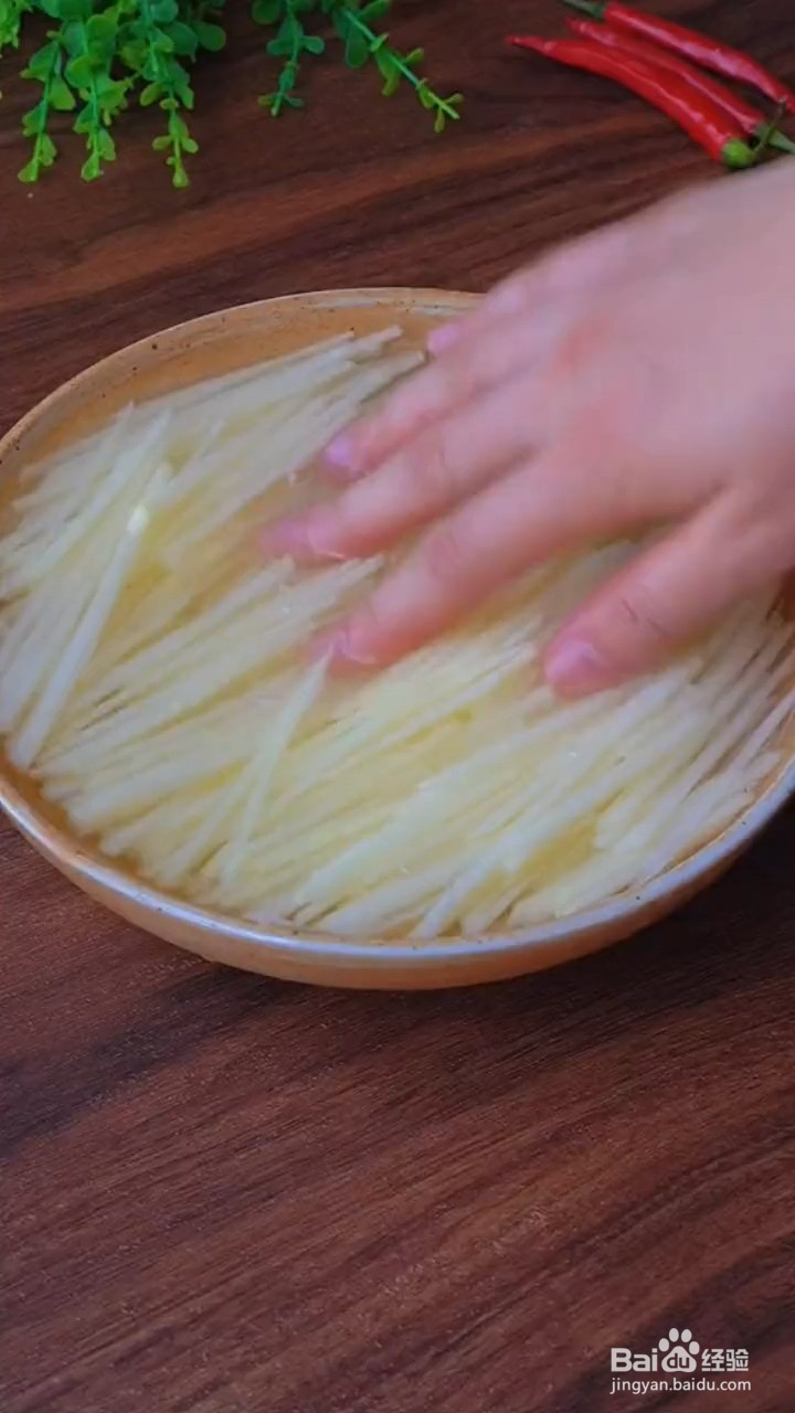 怎样做泡椒炒土豆丝酸辣又开胃