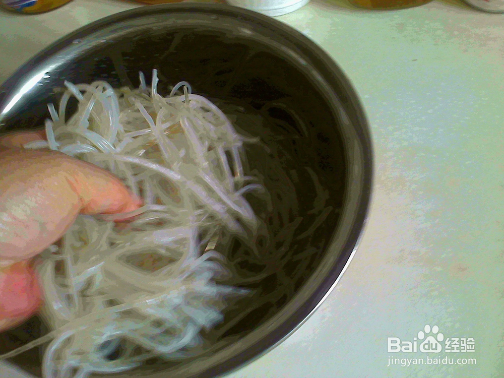 怎样做好炒旱芹菜地瓜粉的备料