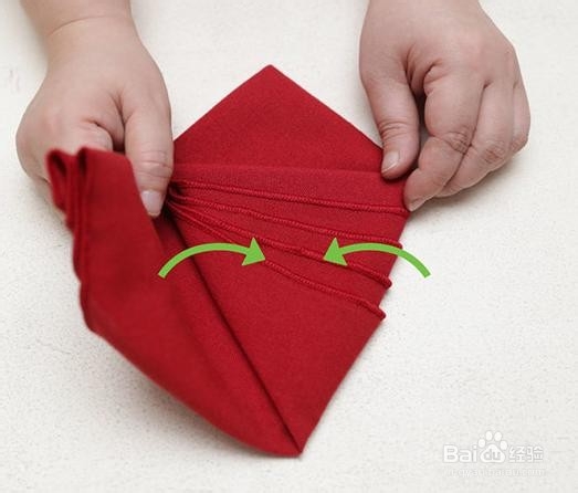 圣诞树怎么用餐巾来折法