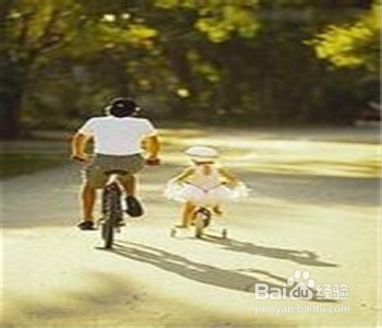 怎样教育孩子：[5]父母要多陪伴孩子
