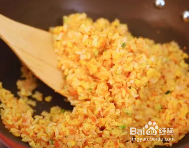 火 山 岩 炒 饭的做法