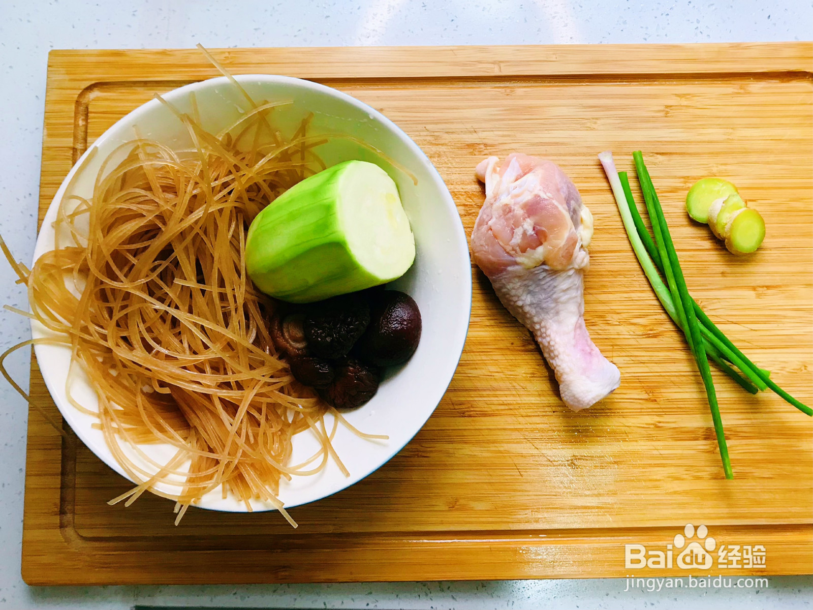 西葫芦香菇炖鸡汤的做法