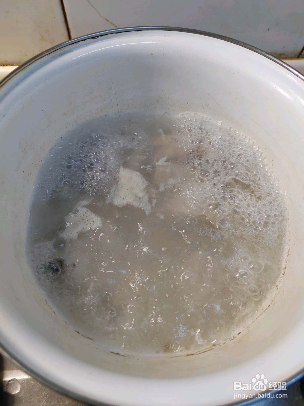 山药萝卜玉米排骨汤的做法