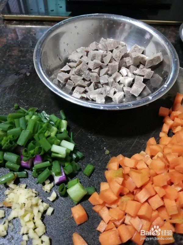超级好吃的牛肉丸炒饭怎么做？