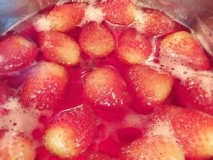 食补佳品冰糖草莓的做法