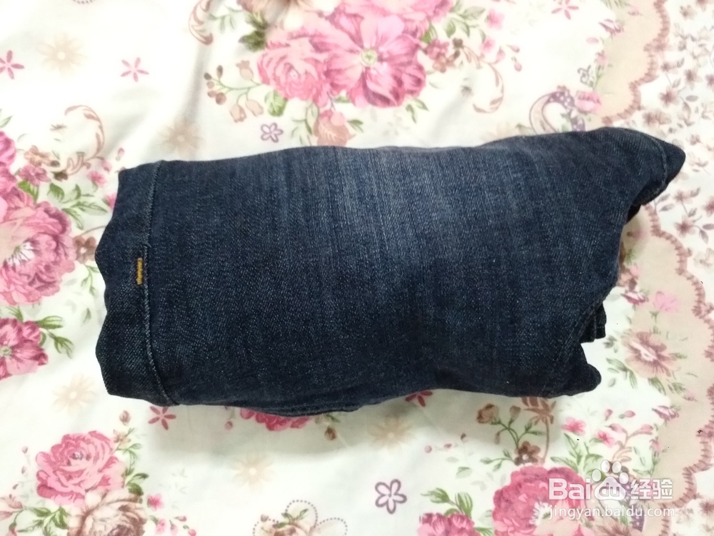 如何叠牛仔裤？