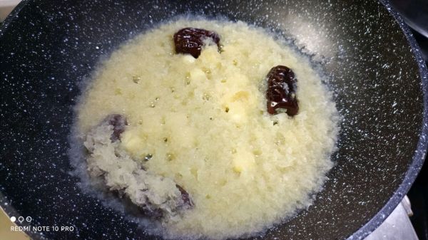 红枣莲子银耳草莓羹