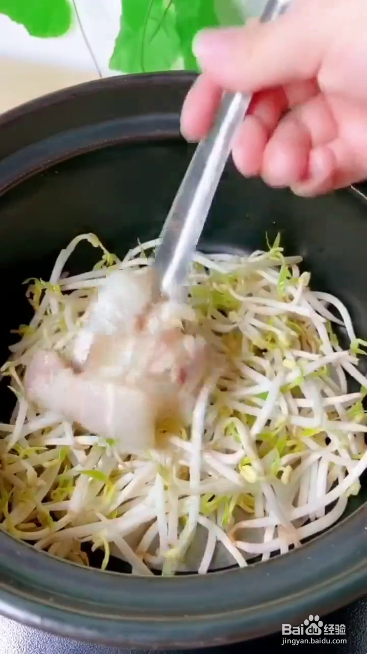 如何制作好吃的红烧鹌鹑蛋五花肉
