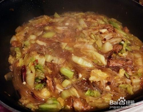 五花肉炖白菜粉条的做法