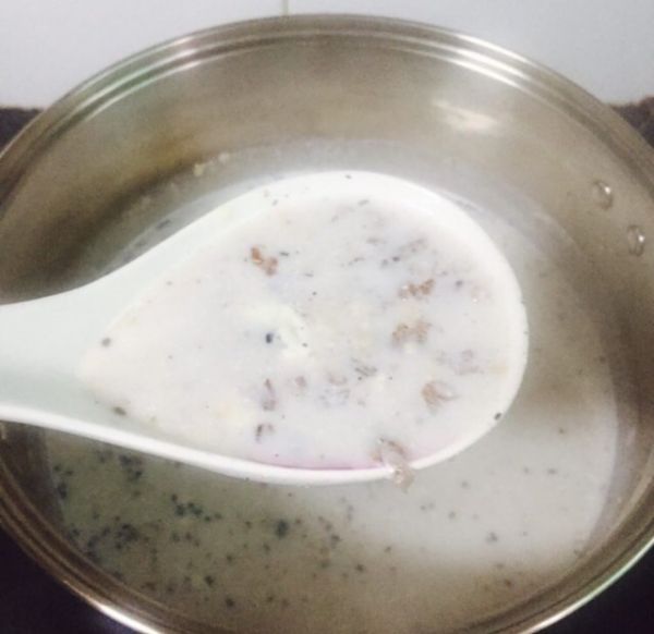 芒果牛奶芝麻燕麦粥