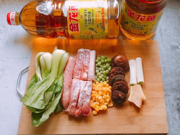 时蔬肉丁煲仔饭