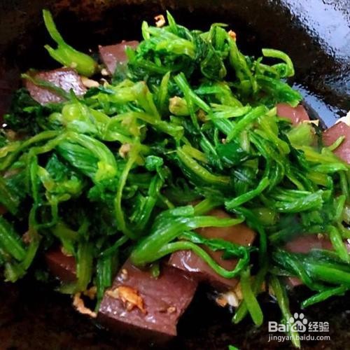 嫩鸭血炒菠菜