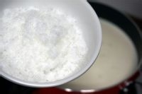 如何制作美味的香滑双皮奶