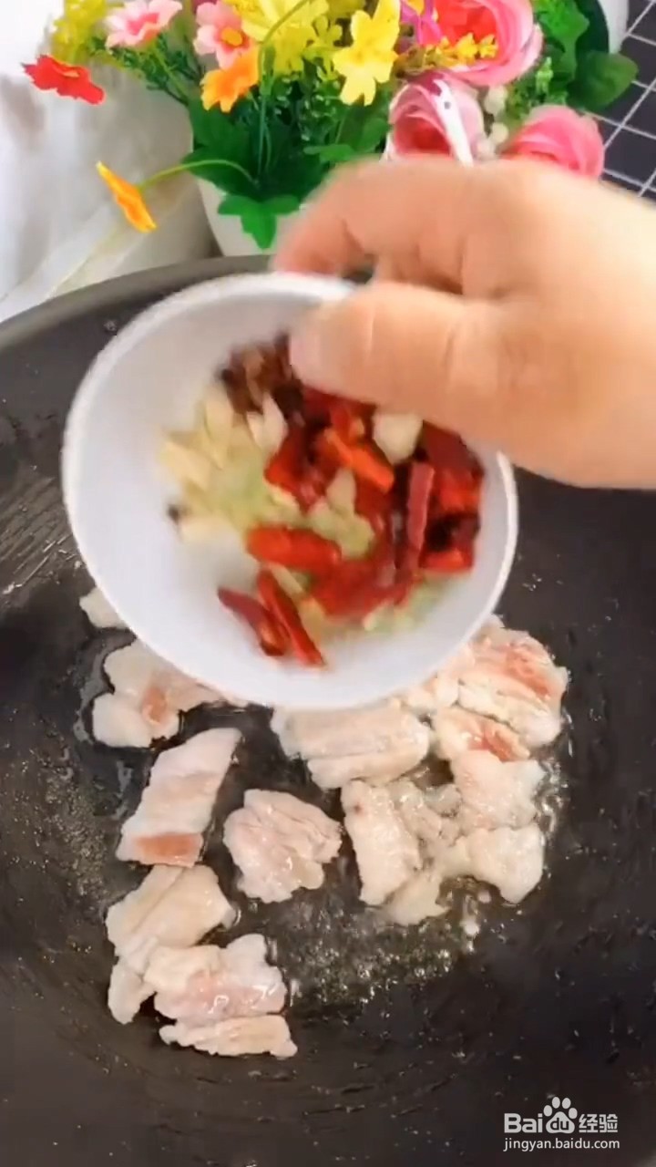 如何制作好吃的家常大头菜炒五花肉