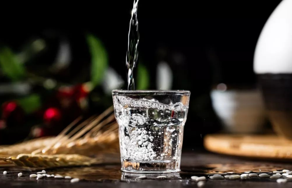 请问:40度的白兰地和40度的白酒有什么区别