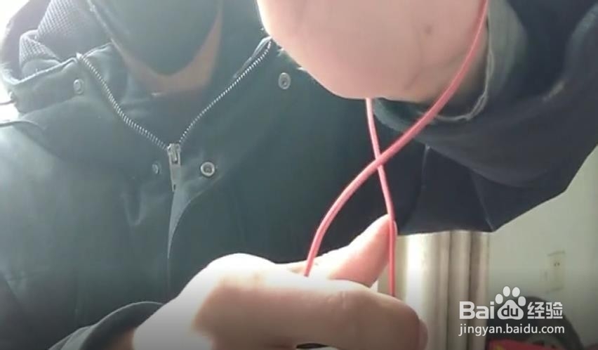 手链活结打法一拉收紧