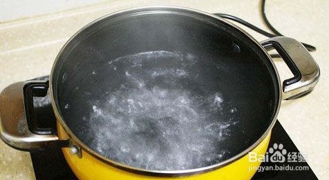 如何制作一杯好喝的奶茶:粉红冰奶茶