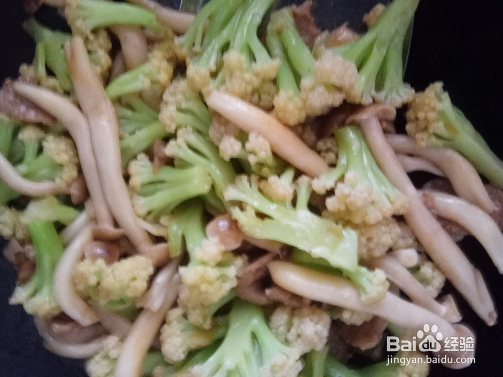 菜花蟹腿菇炒肉片的做法