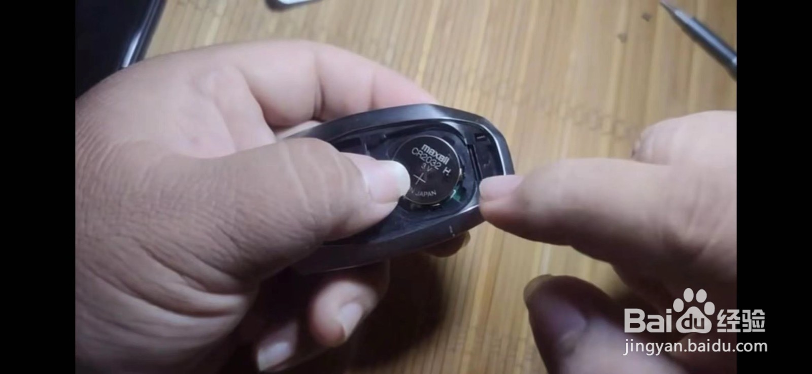 领克车钥匙电池怎么更换