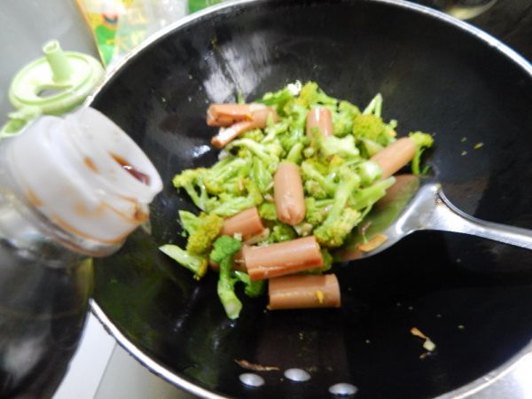 西兰花烧玉米肠