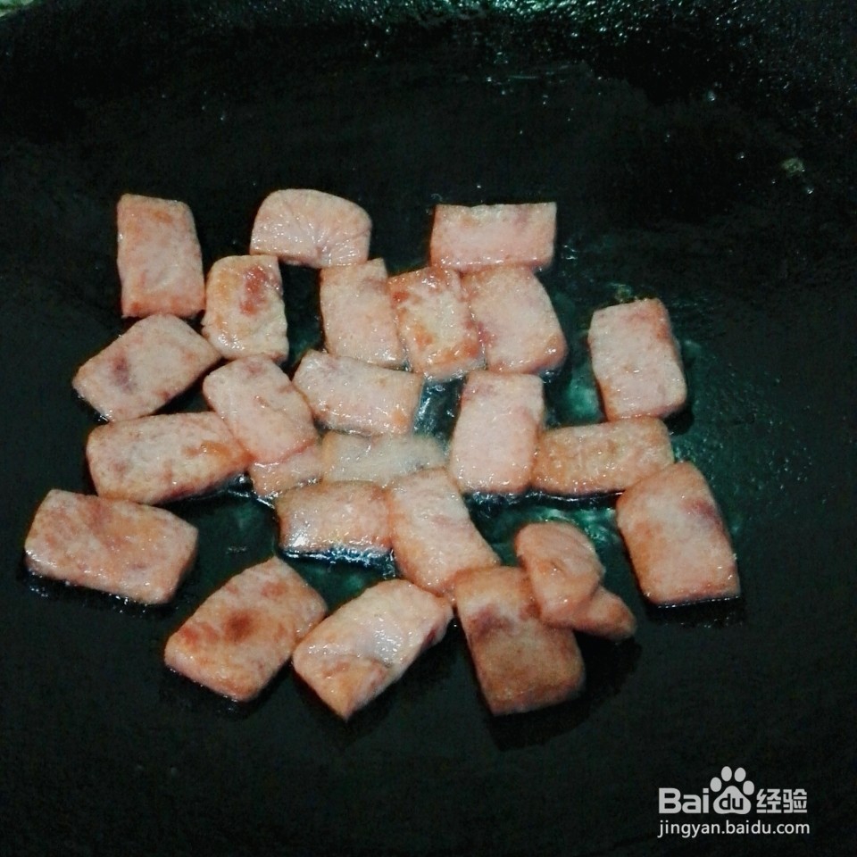 煎火腿肠块的做法