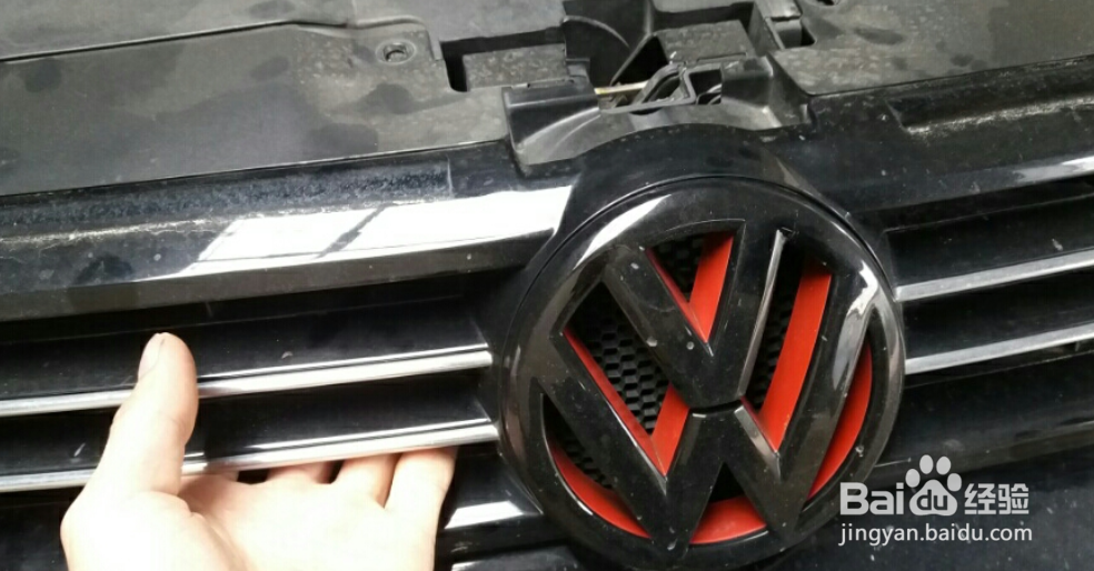 新速腾大灯怎么拆装