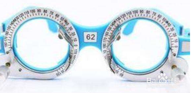 如何根据瞳距选镜架