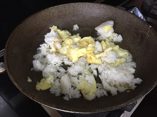 香菇酱炒饭的做法