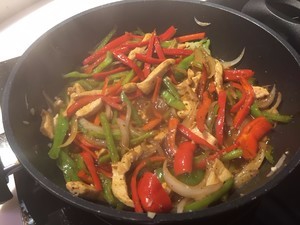 黑椒鸡丝意面怎么做？鱼香肉丝版意大利面教程