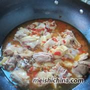 红辣椒焖子鸡的做法--增强体力，强壮身体