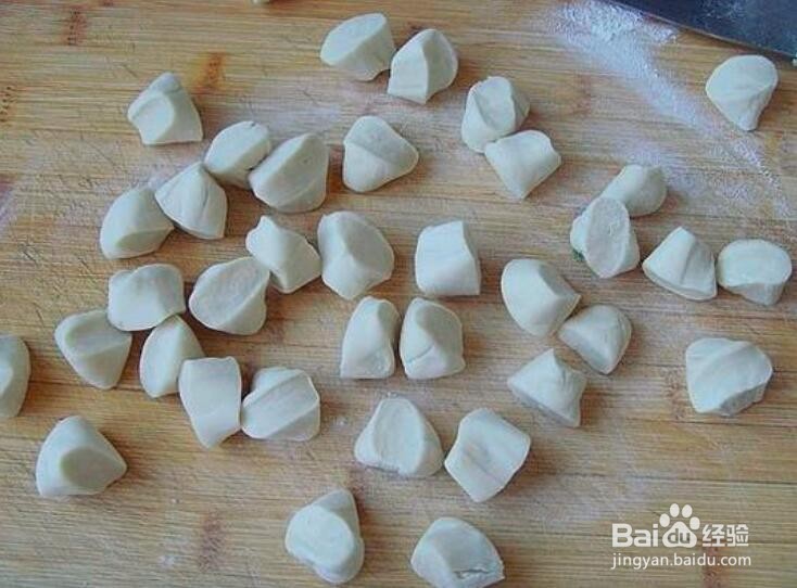没有擀面杖该如何包饺子呢