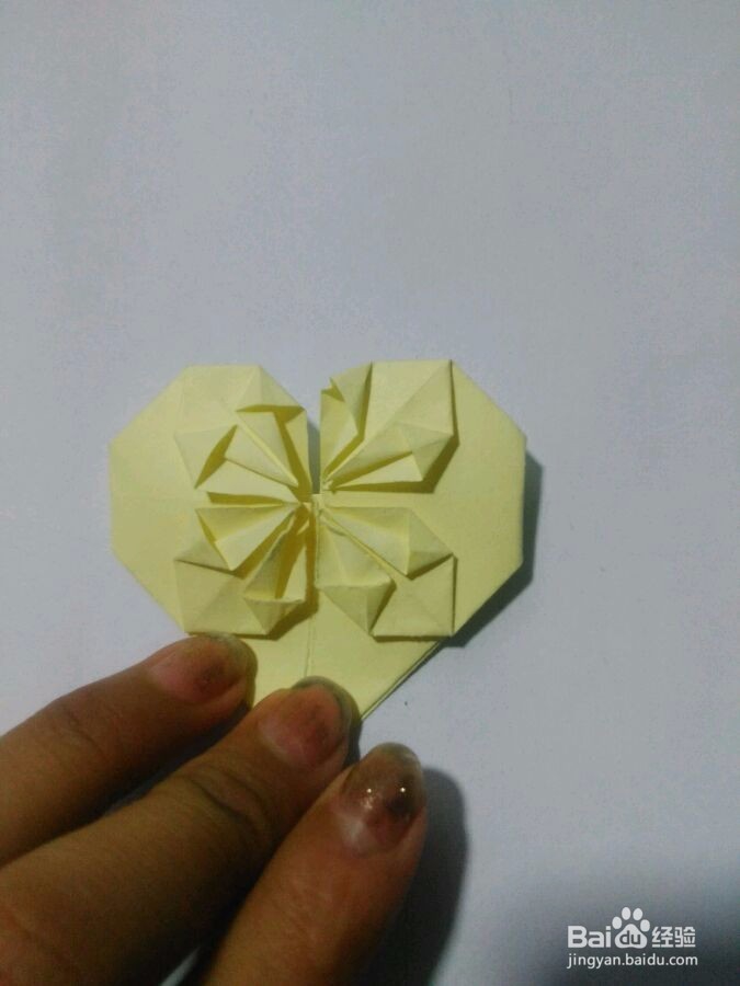 如何用纸折一个爱心