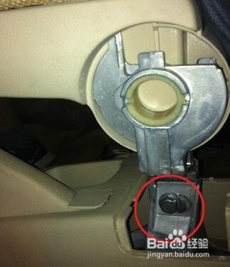 怎样将朗逸地板上的黑心棉去除