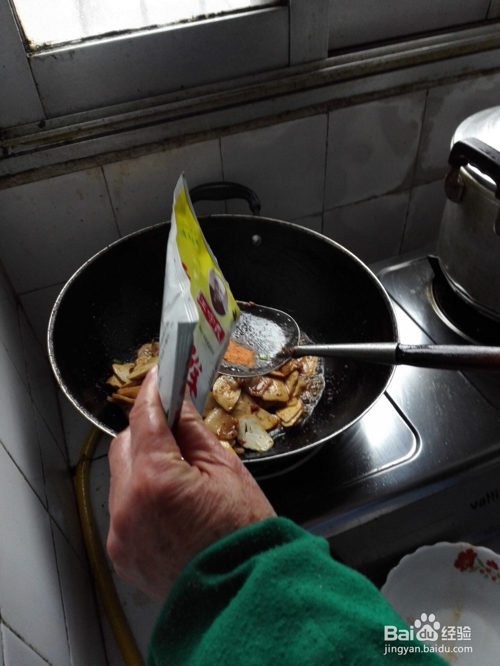 怎样制作火腿炒肉？