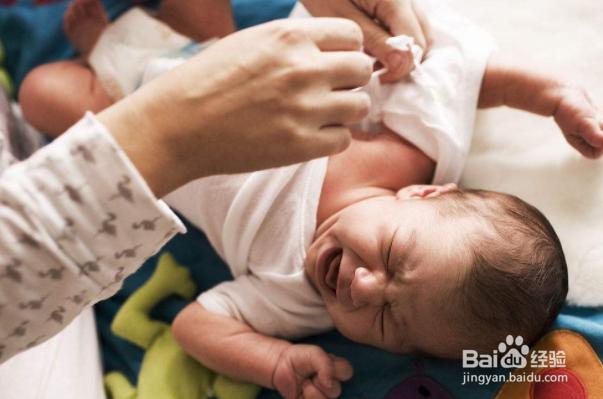 宝宝总是哭闹怎么办呢？