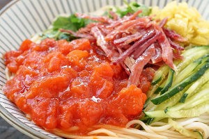 教大家做番茄火腿凉面