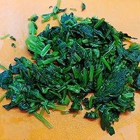 在家制作芝麻豆腐拌菠菜