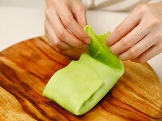 斑斓榴莲班戟怎么做？