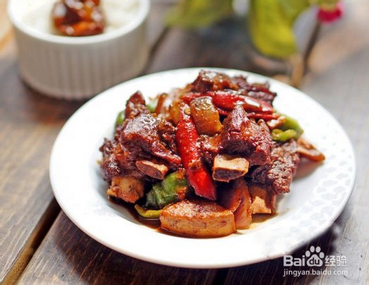 芋头烧排骨的做法 家常芋头烧排骨的做法教程