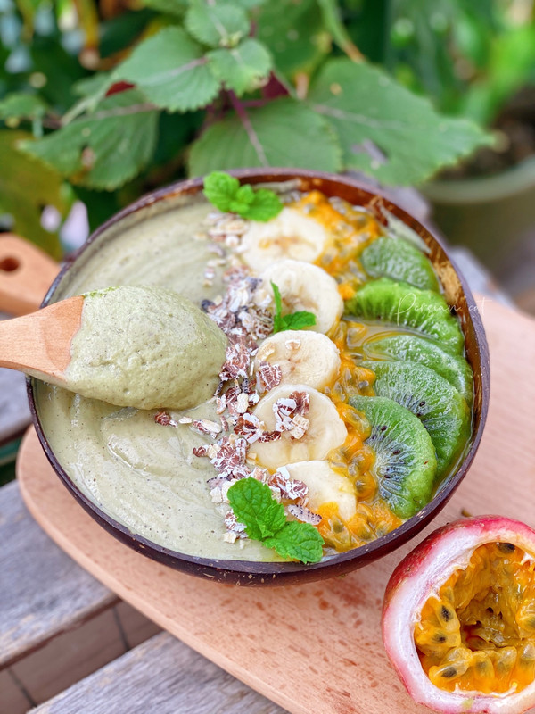 低碳减脂奇异果牛油果思慕雪